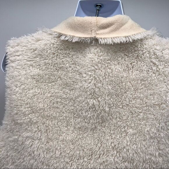 Christopher & Banks Women's Petite Reversible Faux Shearling Vest-Petite Large - Picture 10 of 13